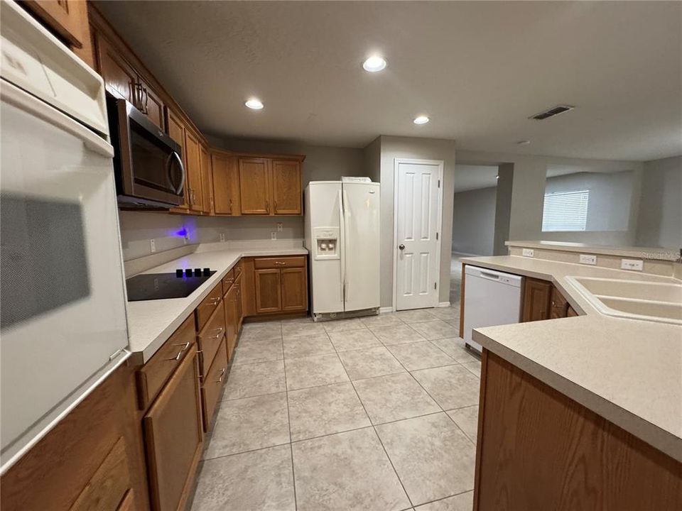 For Rent: $2,000 (3 beds, 2 baths, 2237 Square Feet)