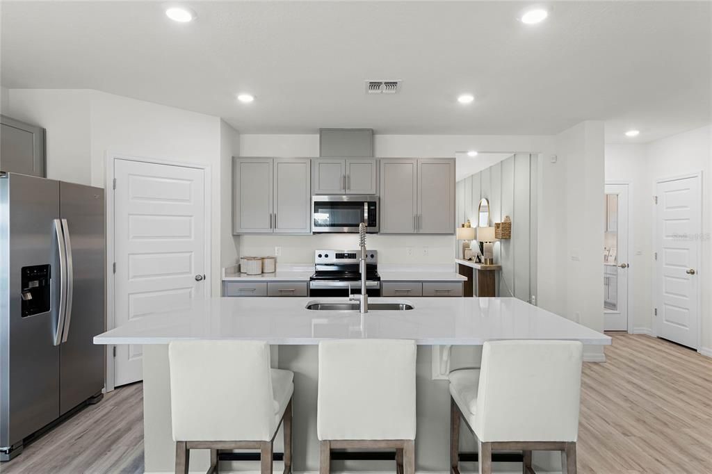 待售: $327,490 (5 贝兹, 3 浴室, 2077 平方英尺)