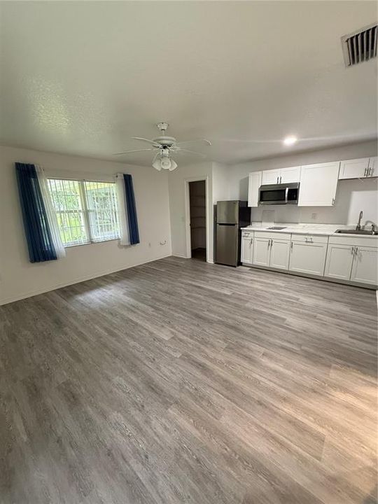 For Sale: $359,000 (3 beds, 2 baths, 1901 Square Feet)