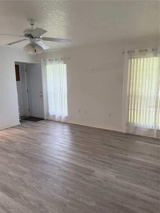 For Sale: $359,000 (3 beds, 2 baths, 1901 Square Feet)