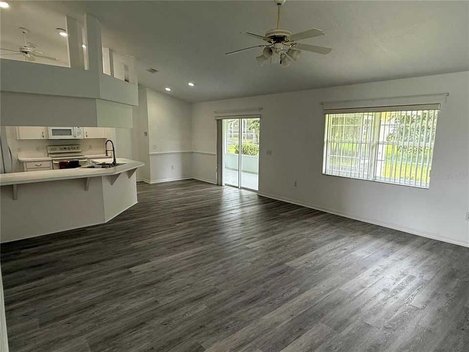 For Sale: $359,000 (3 beds, 2 baths, 1901 Square Feet)