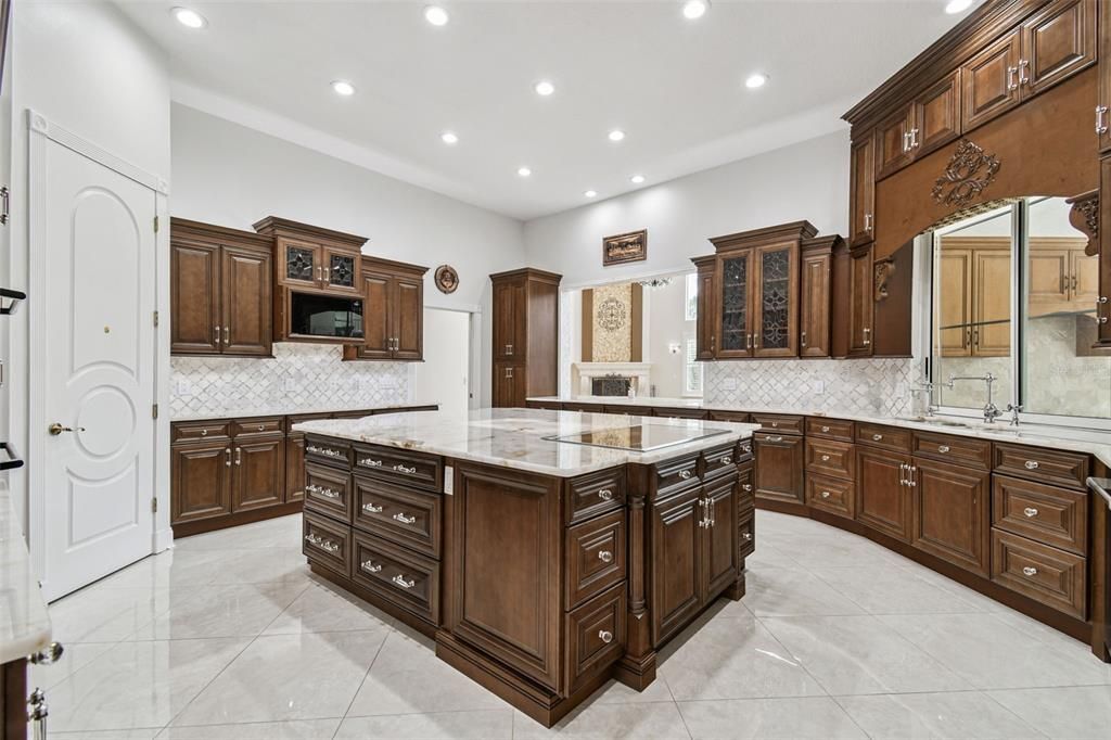 待售: $2,599,000 (5 贝兹, 5 浴室, 6565 平方英尺)