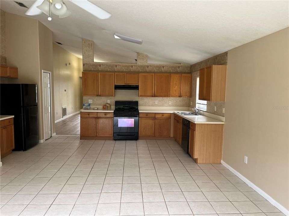 En Venta: $399,000 (4 camas, 2 baños, 1895 Pies cuadrados)