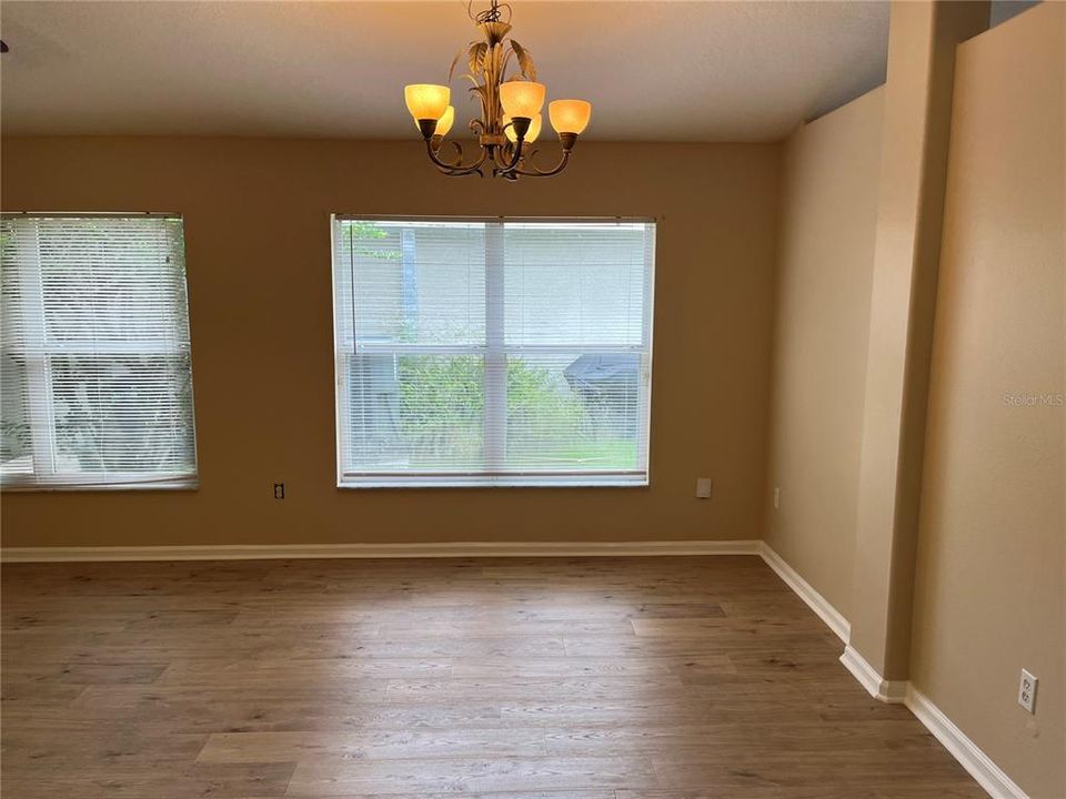 En Venta: $399,000 (4 camas, 2 baños, 1895 Pies cuadrados)