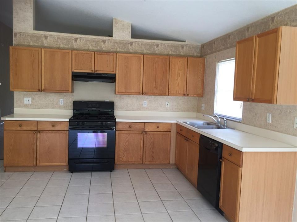 En Venta: $399,000 (4 camas, 2 baños, 1895 Pies cuadrados)