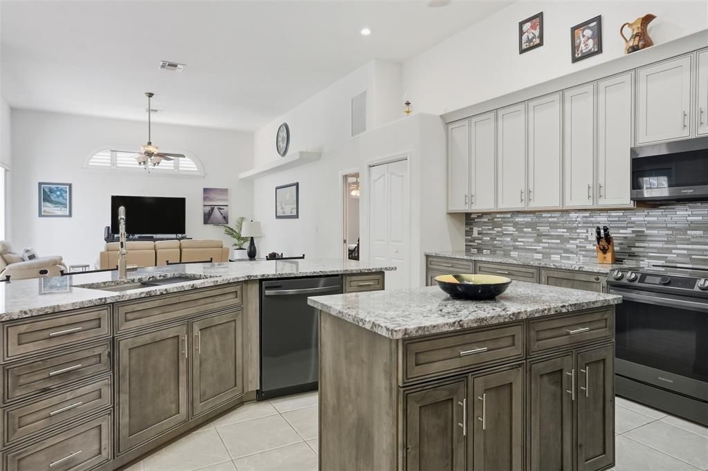 For Sale: $625,000 (3 beds, 2 baths, 2648 Square Feet)