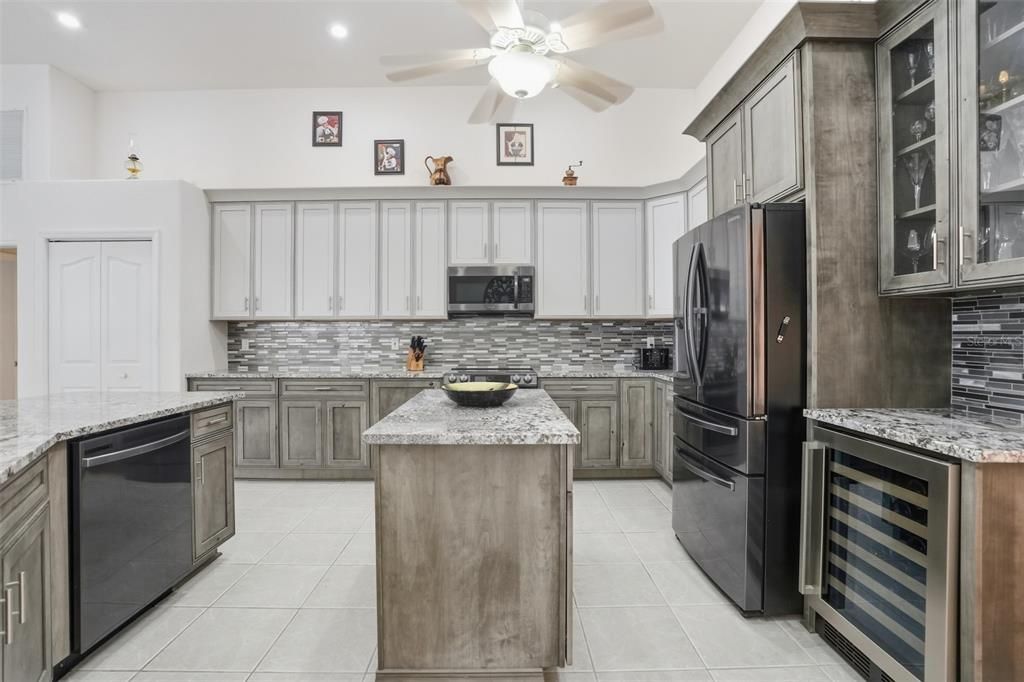 For Sale: $625,000 (3 beds, 2 baths, 2648 Square Feet)