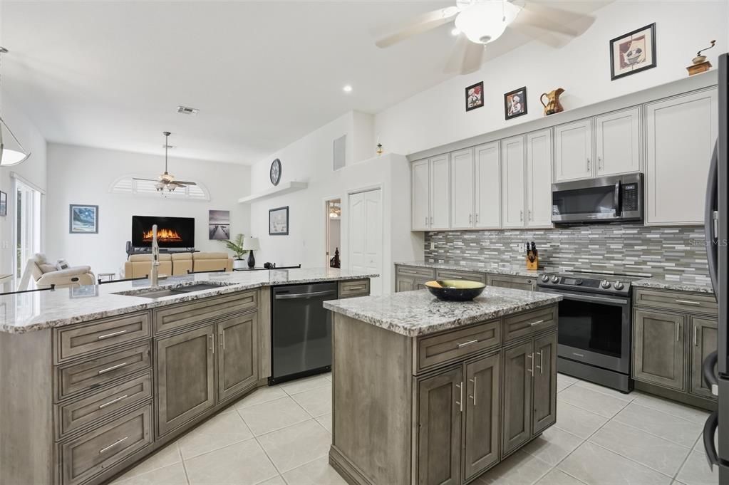 For Sale: $625,000 (3 beds, 2 baths, 2648 Square Feet)