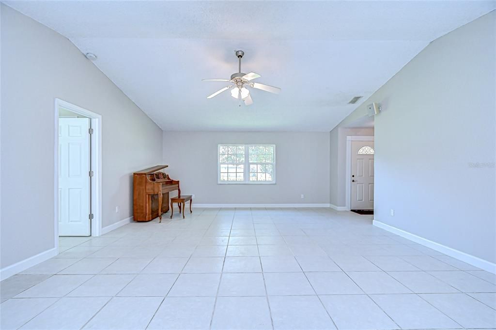 En Venta: $399,900 (3 camas, 2 baños, 1610 Pies cuadrados)