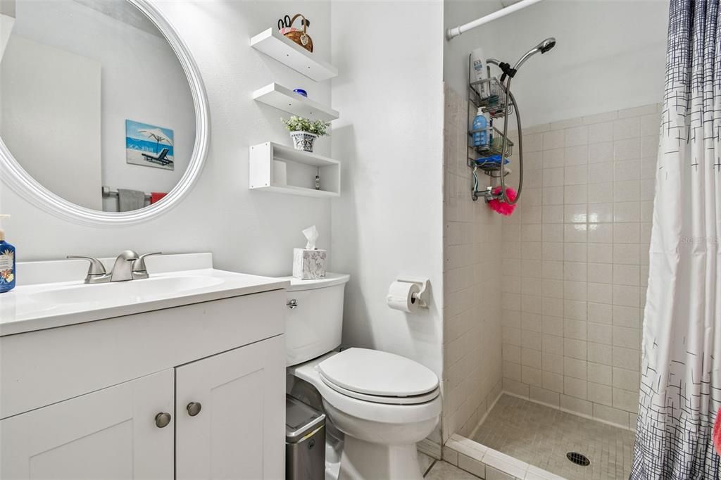 На продажу: $158,900 (2 спален, 2 ванн, 930 Квадратных фут)