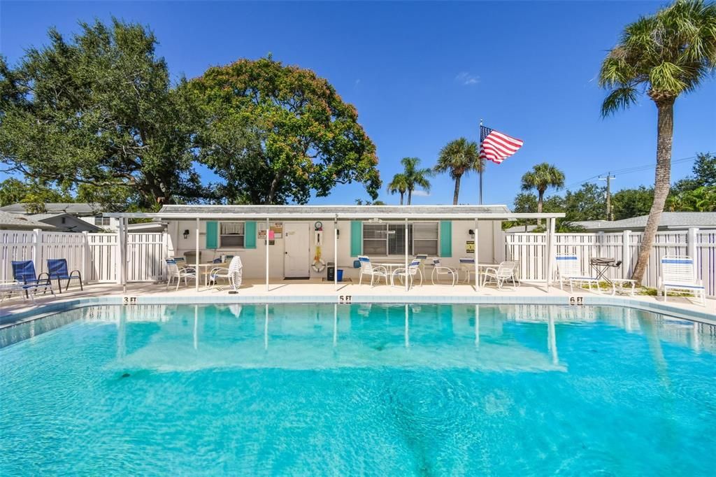 На продажу: $158,900 (2 спален, 2 ванн, 930 Квадратных фут)