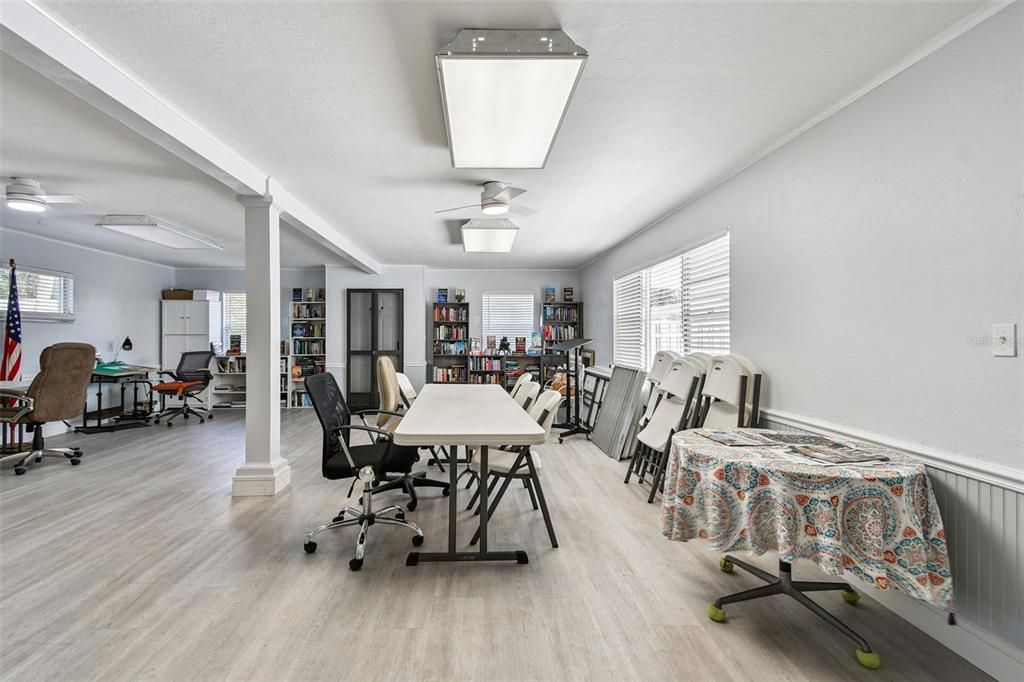 На продажу: $158,900 (2 спален, 2 ванн, 930 Квадратных фут)