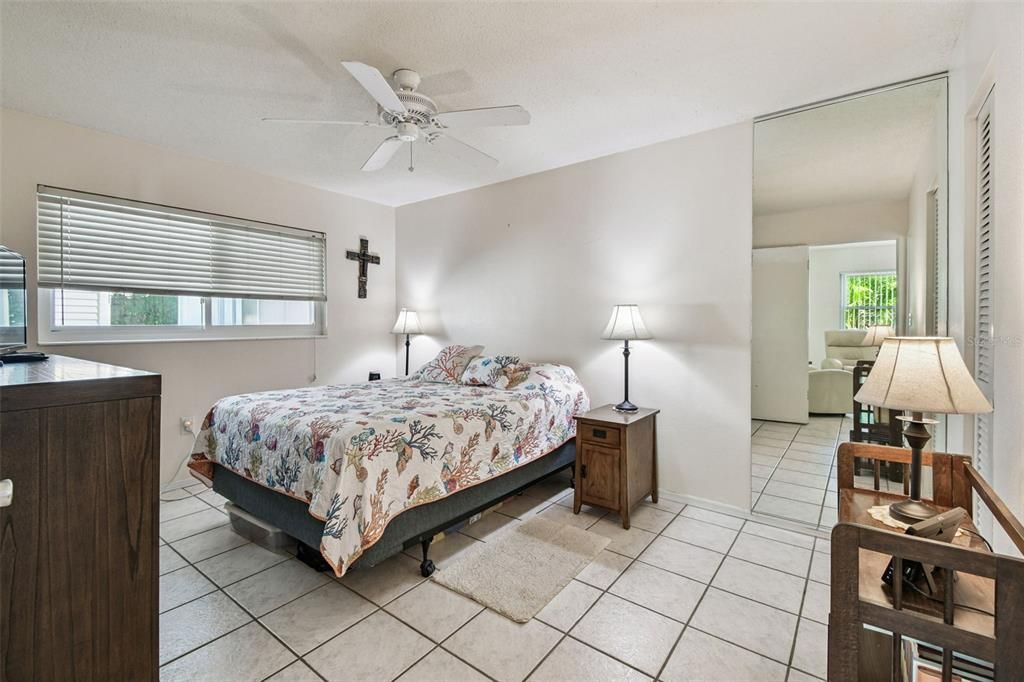 На продажу: $158,900 (2 спален, 2 ванн, 930 Квадратных фут)