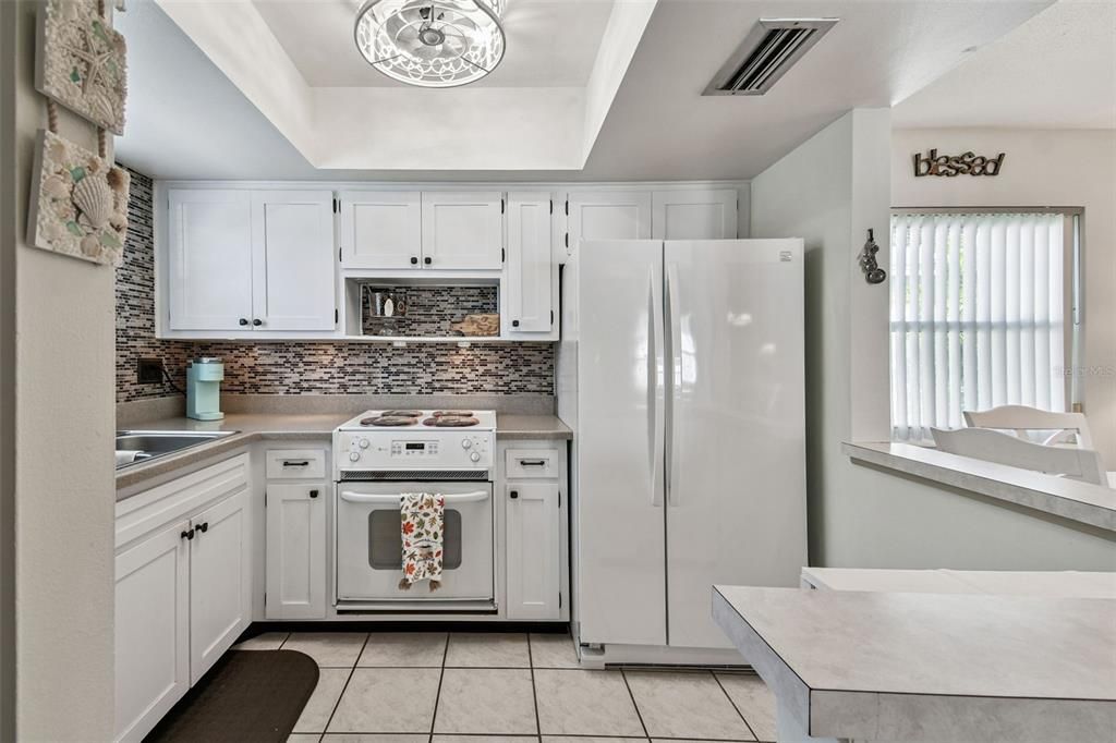 На продажу: $158,900 (2 спален, 2 ванн, 930 Квадратных фут)