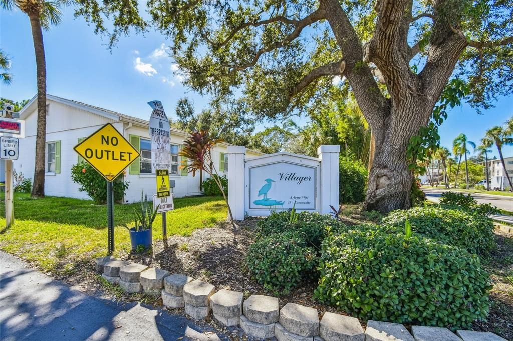 На продажу: $158,900 (2 спален, 2 ванн, 930 Квадратных фут)