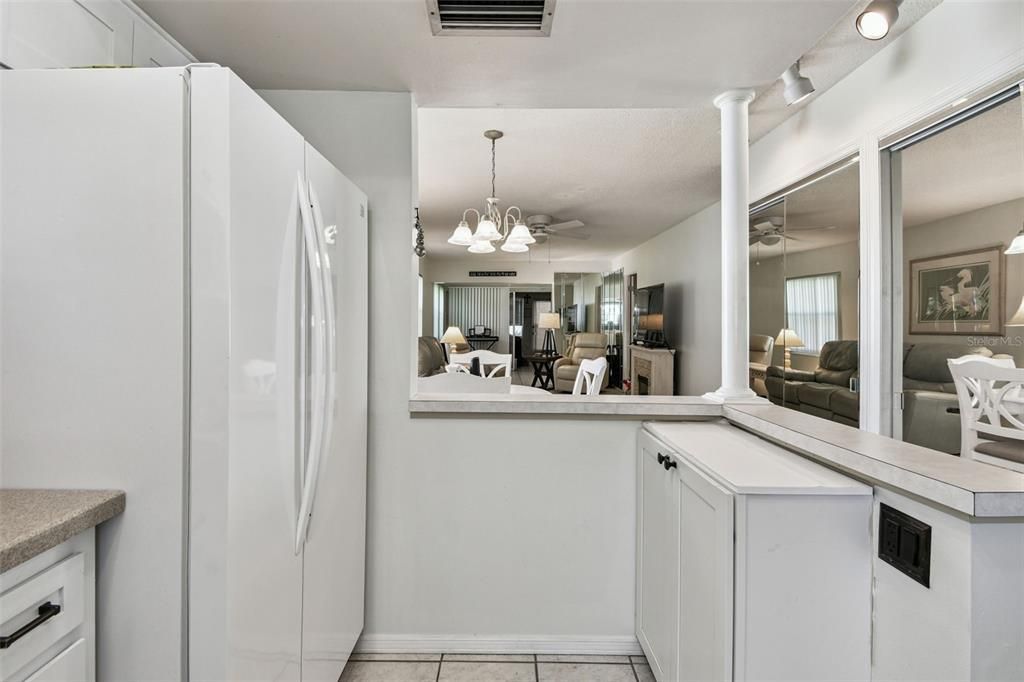 На продажу: $158,900 (2 спален, 2 ванн, 930 Квадратных фут)