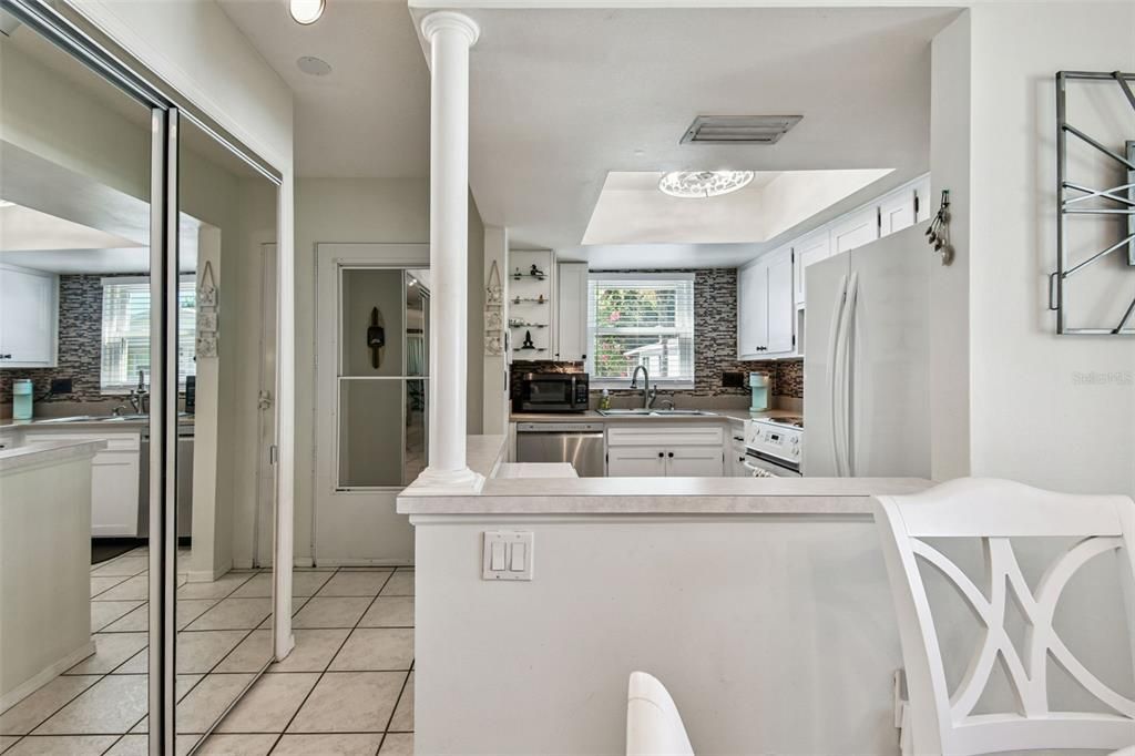 На продажу: $158,900 (2 спален, 2 ванн, 930 Квадратных фут)