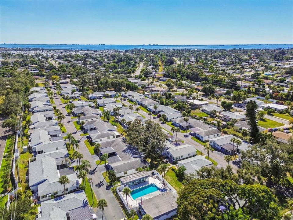 На продажу: $158,900 (2 спален, 2 ванн, 930 Квадратных фут)