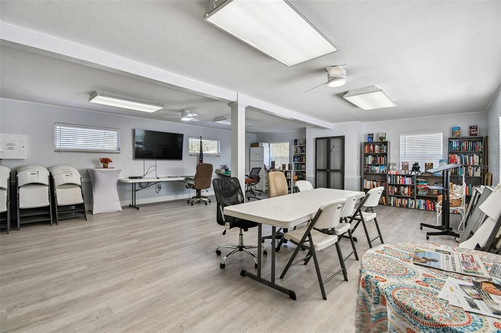 На продажу: $158,900 (2 спален, 2 ванн, 930 Квадратных фут)