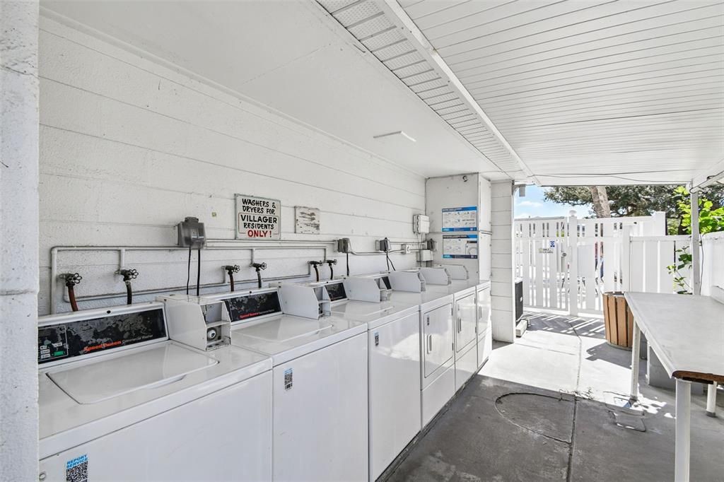 На продажу: $158,900 (2 спален, 2 ванн, 930 Квадратных фут)