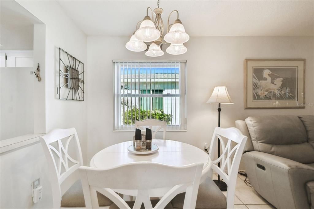 На продажу: $158,900 (2 спален, 2 ванн, 930 Квадратных фут)