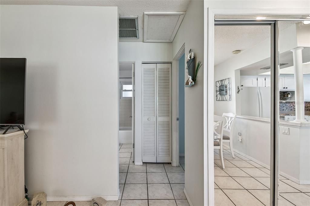 На продажу: $158,900 (2 спален, 2 ванн, 930 Квадратных фут)