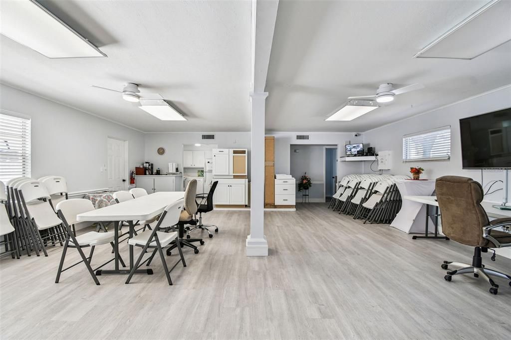 На продажу: $158,900 (2 спален, 2 ванн, 930 Квадратных фут)