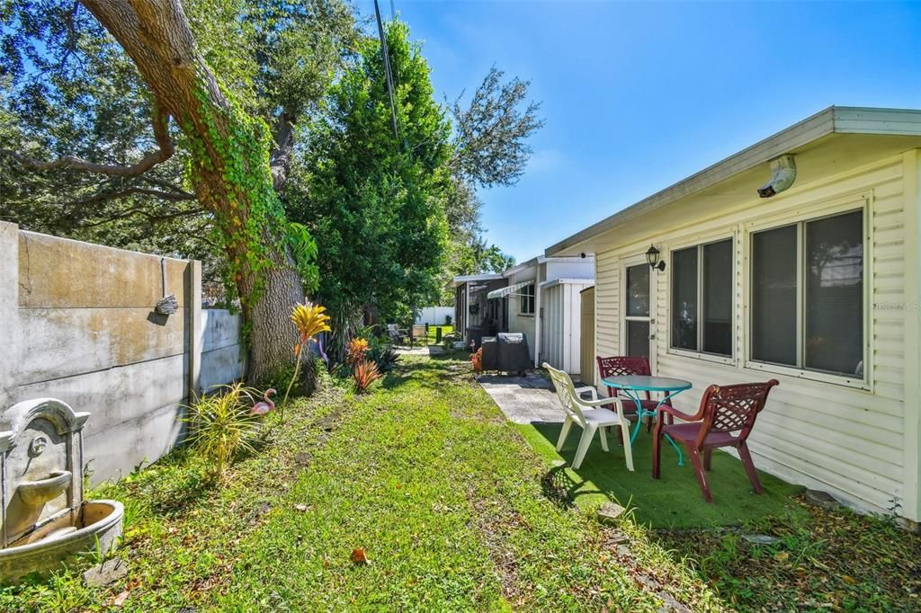 На продажу: $158,900 (2 спален, 2 ванн, 930 Квадратных фут)