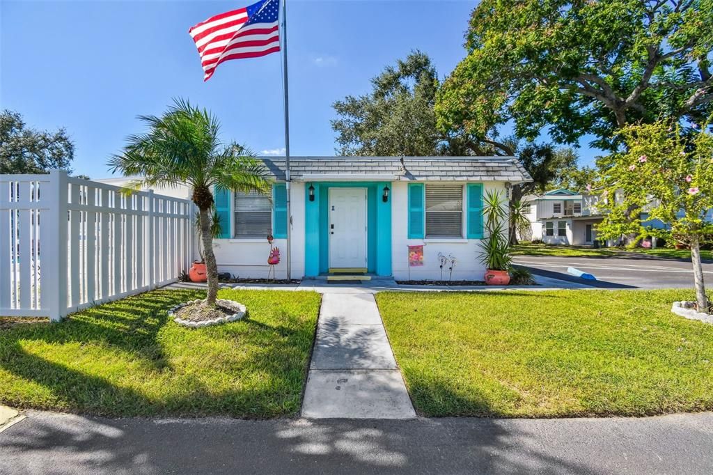 На продажу: $158,900 (2 спален, 2 ванн, 930 Квадратных фут)