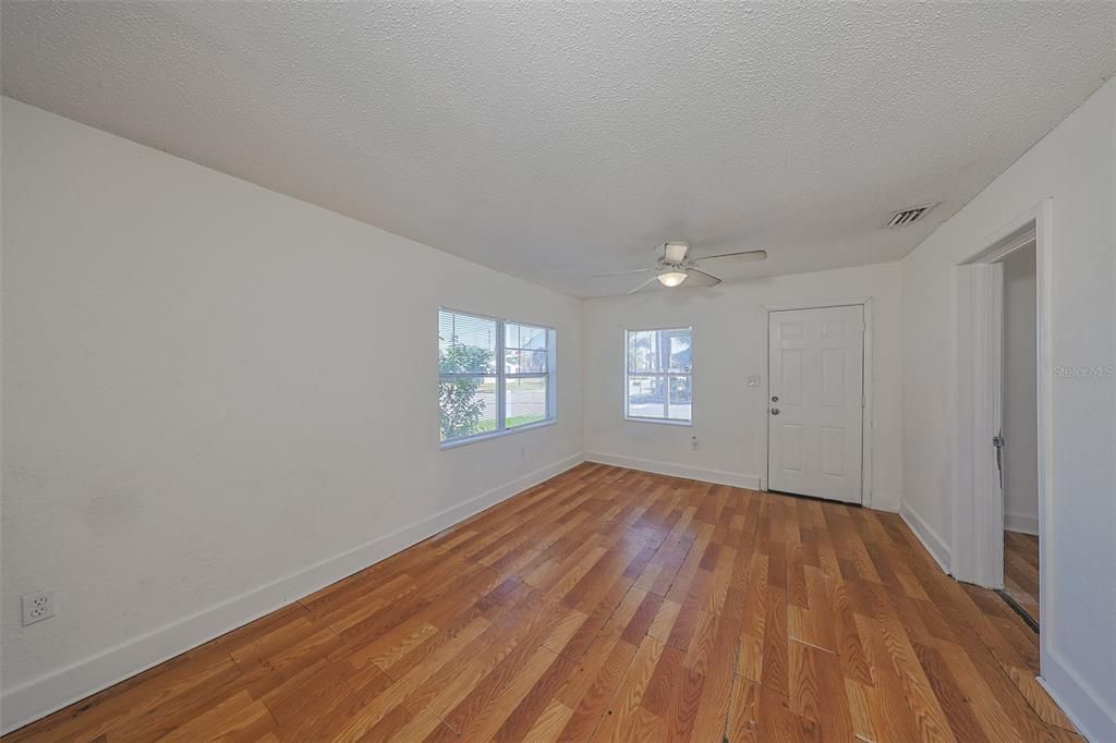 En Venta: $159,900 (2 camas, 1 baños, 840 Pies cuadrados)