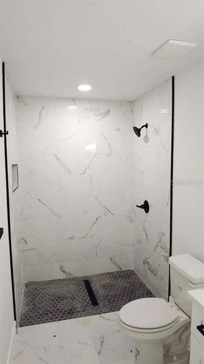 待售: $355,000 (4 贝兹, 3 浴室, 1706 平方英尺)