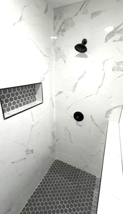 待售: $355,000 (4 贝兹, 3 浴室, 1706 平方英尺)