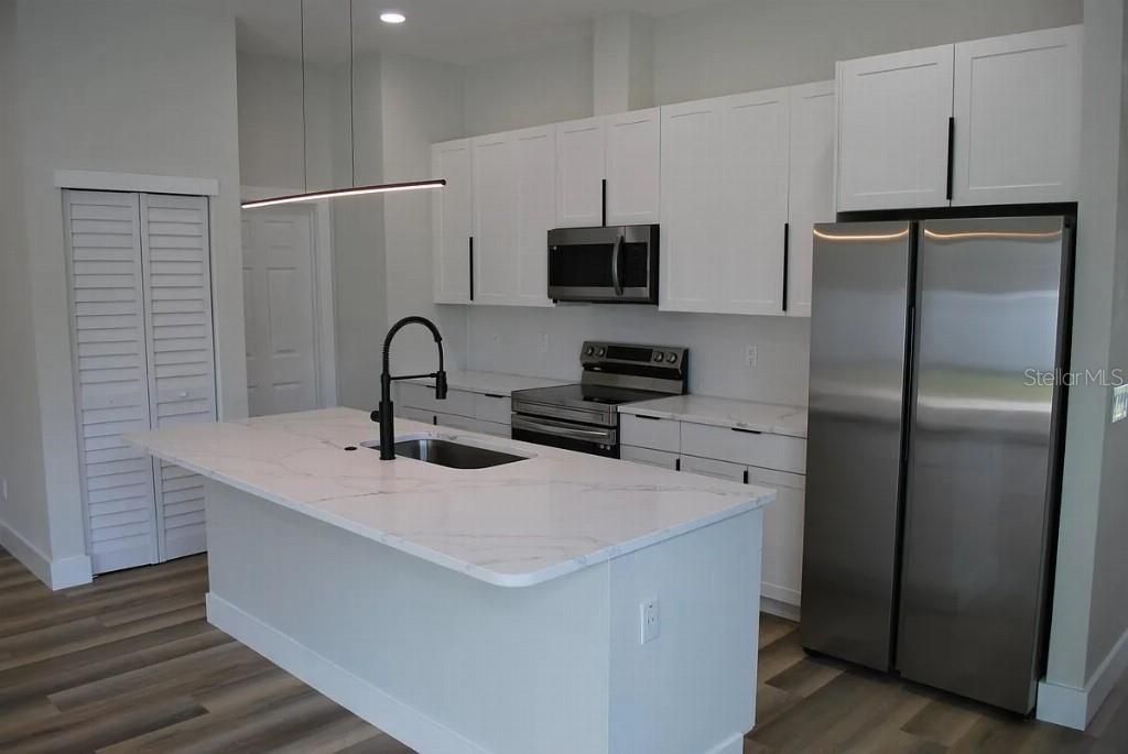 На продажу: $539,000 (4 спален, 2 ванн, 1596 Квадратных фут)