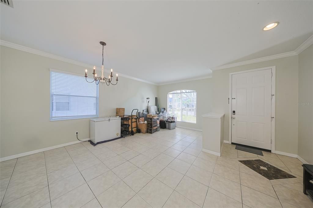 Под контрактом: $339,900 (4 спален, 2 ванн, 1997 Квадратных фут)