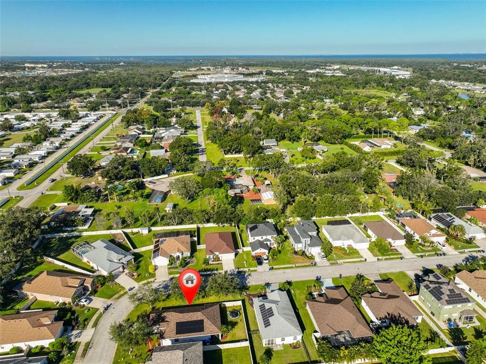 Под контрактом: $339,900 (4 спален, 2 ванн, 1997 Квадратных фут)