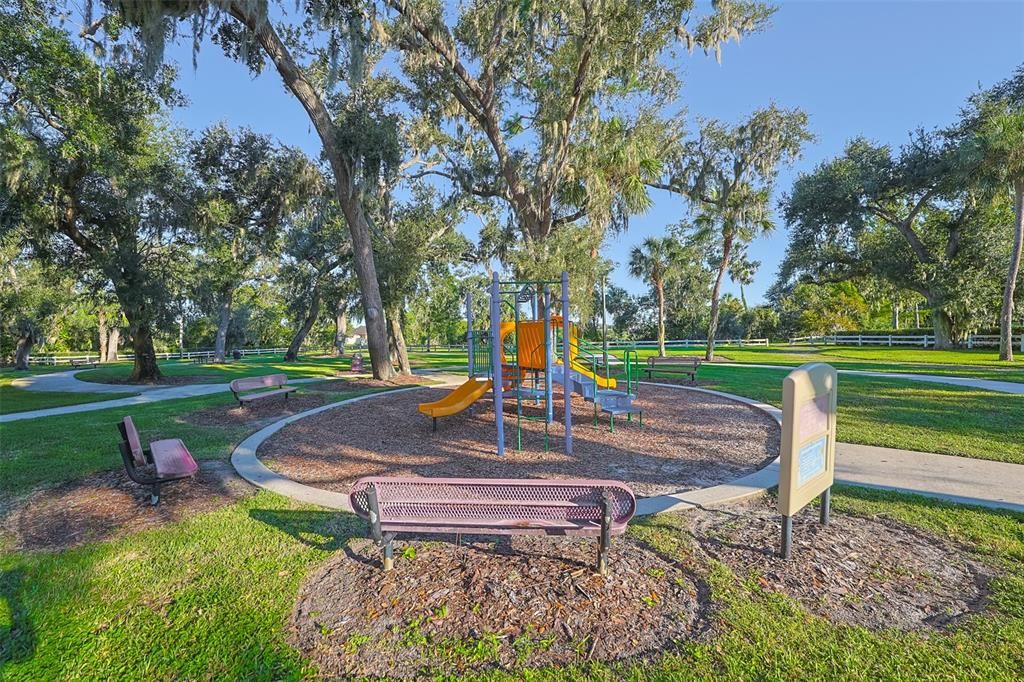 Под контрактом: $339,900 (4 спален, 2 ванн, 1997 Квадратных фут)