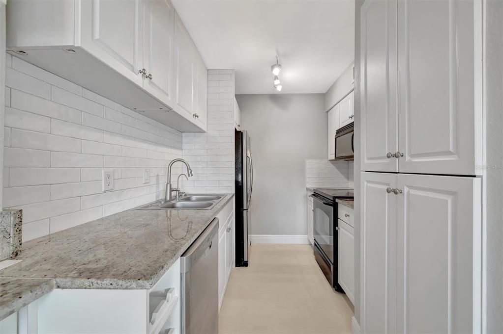 待售: $235,000 (1 贝兹, 1 浴室, 562 平方英尺)