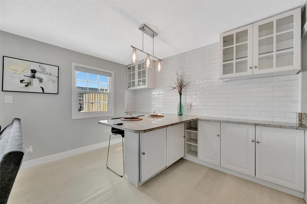 待售: $235,000 (1 贝兹, 1 浴室, 562 平方英尺)