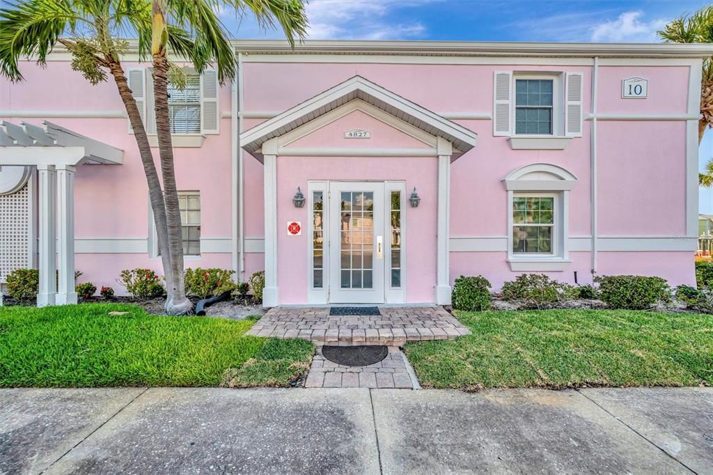 待售: $235,000 (1 贝兹, 1 浴室, 562 平方英尺)