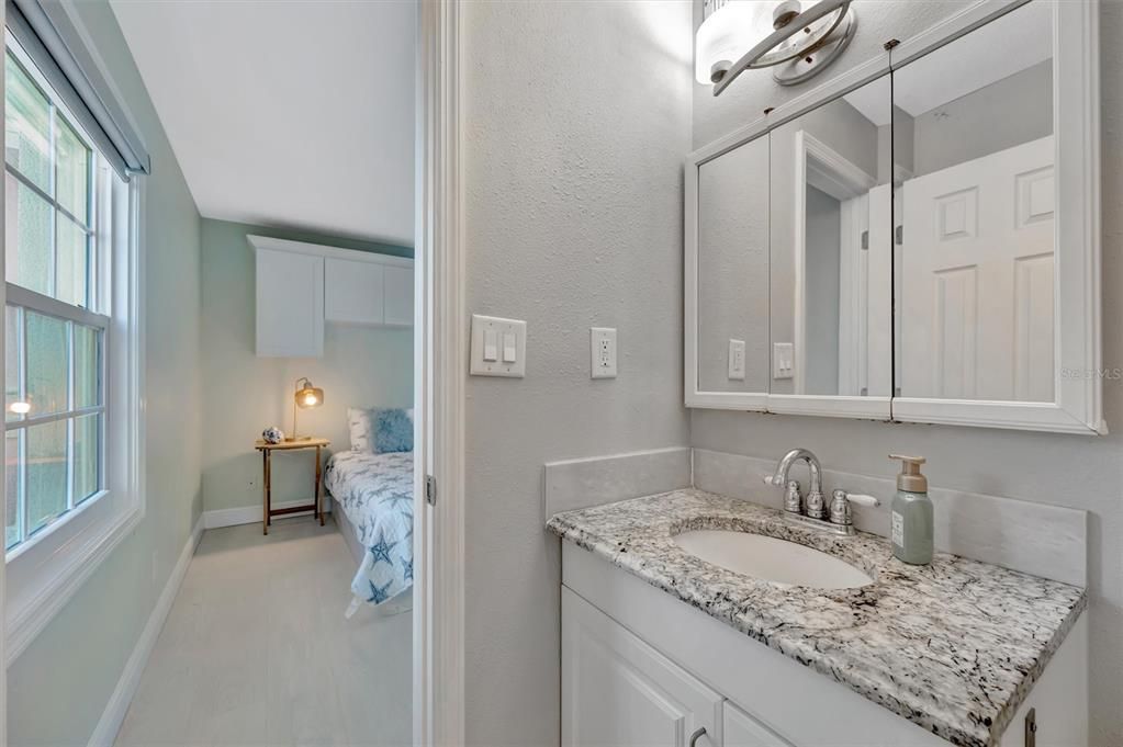 待售: $235,000 (1 贝兹, 1 浴室, 562 平方英尺)