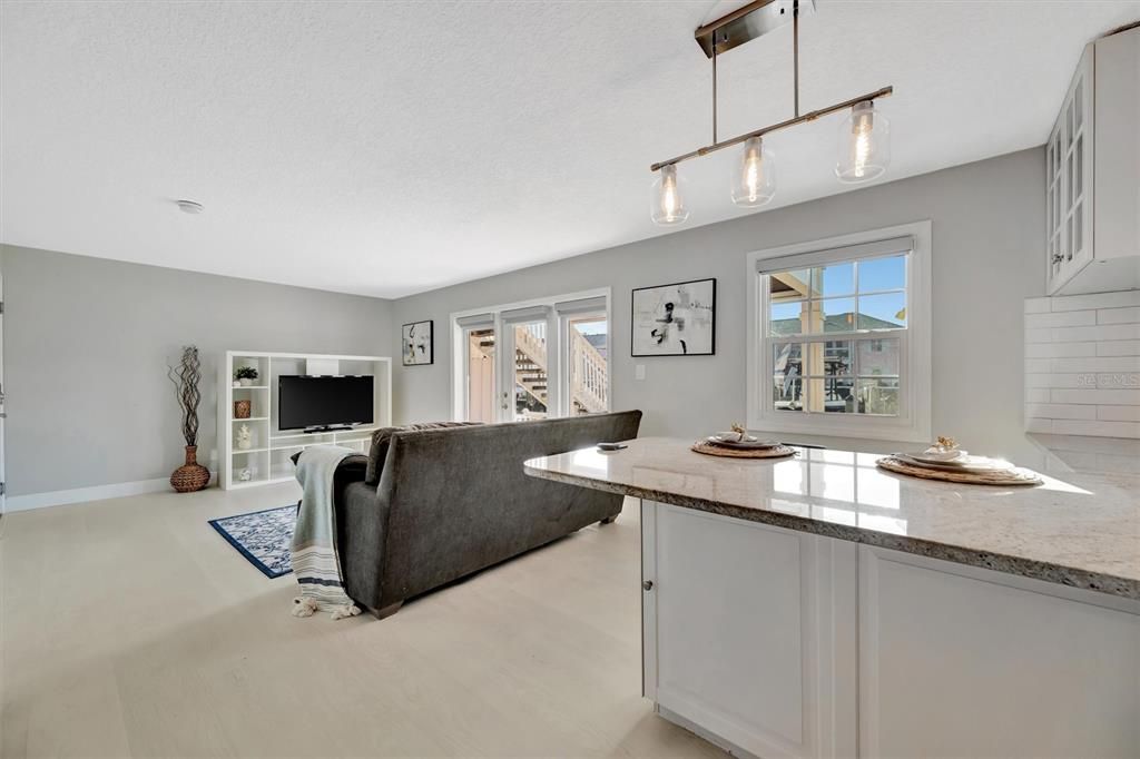 待售: $235,000 (1 贝兹, 1 浴室, 562 平方英尺)