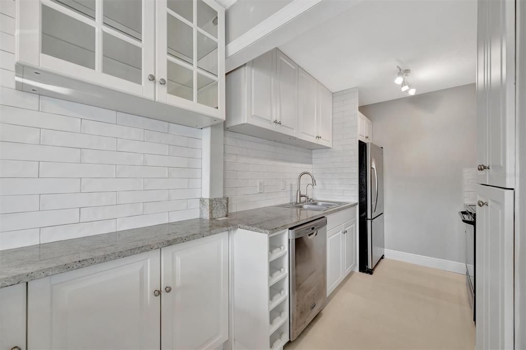 待售: $235,000 (1 贝兹, 1 浴室, 562 平方英尺)