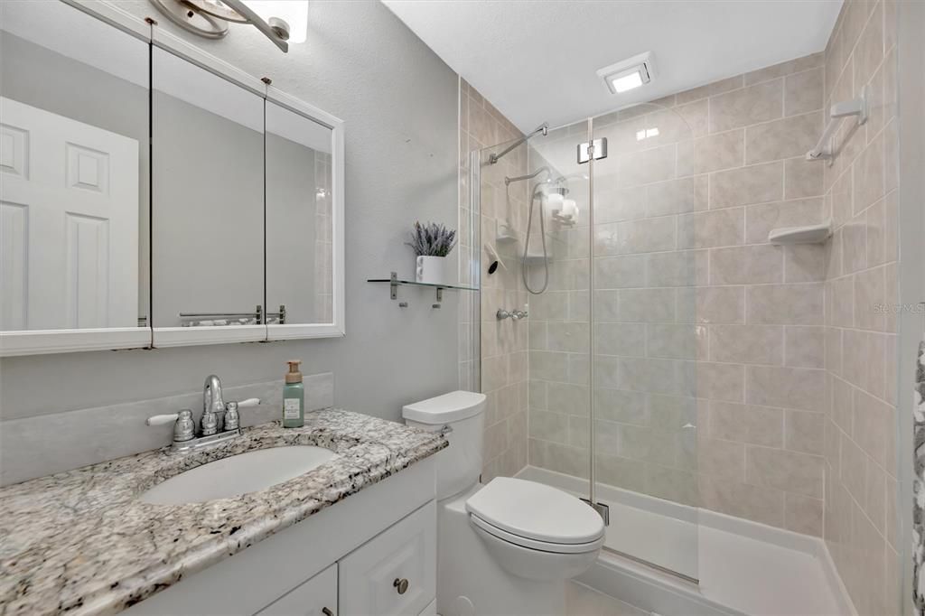 待售: $235,000 (1 贝兹, 1 浴室, 562 平方英尺)