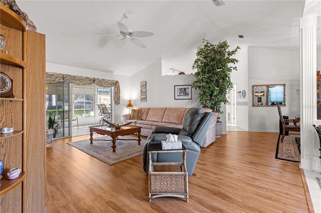 For Sale: $339,900 (3 beds, 2 baths, 1714 Square Feet)