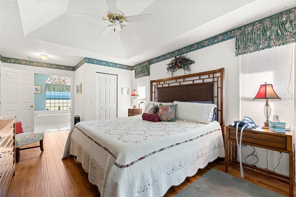 For Sale: $339,900 (3 beds, 2 baths, 1714 Square Feet)