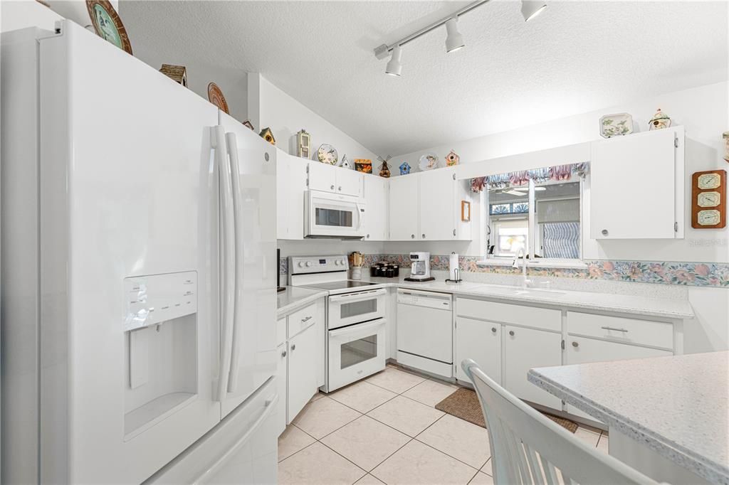 For Sale: $339,900 (3 beds, 2 baths, 1714 Square Feet)