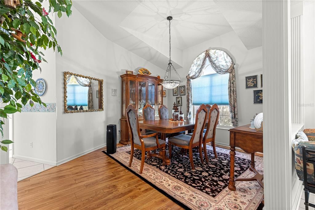 For Sale: $339,900 (3 beds, 2 baths, 1714 Square Feet)