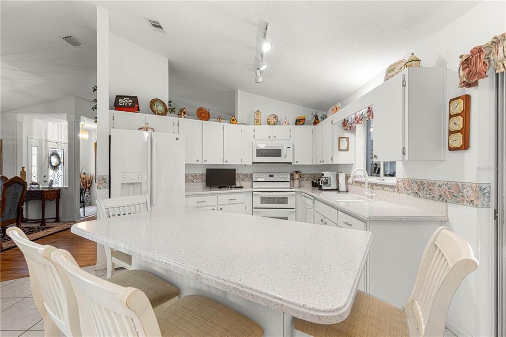 For Sale: $339,900 (3 beds, 2 baths, 1714 Square Feet)