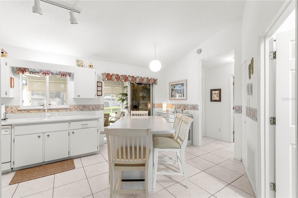 For Sale: $339,900 (3 beds, 2 baths, 1714 Square Feet)