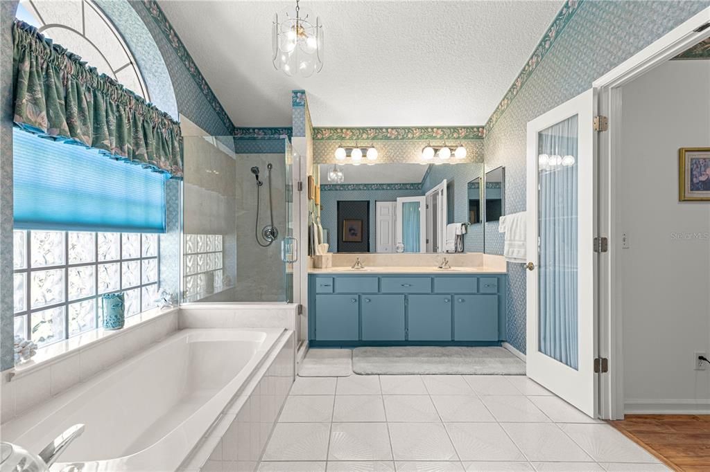 For Sale: $339,900 (3 beds, 2 baths, 1714 Square Feet)